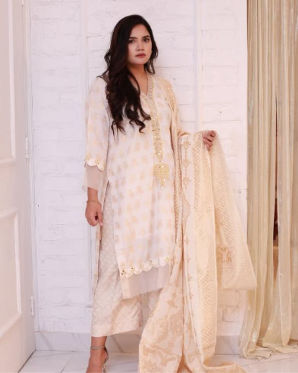 DUA timeless elegance with delicate detailing and graceful craftsmanship