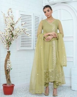 ARIA[3piece] adorned with intricate cultural details.