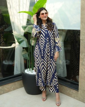 Embrace the charm of the season with IZEL, a signature piece from our 𝗪𝗶𝗻𝘁𝗲𝗿 𝗖𝗼𝗹𝗹𝗲𝗰𝘁𝗶𝗼𝗻